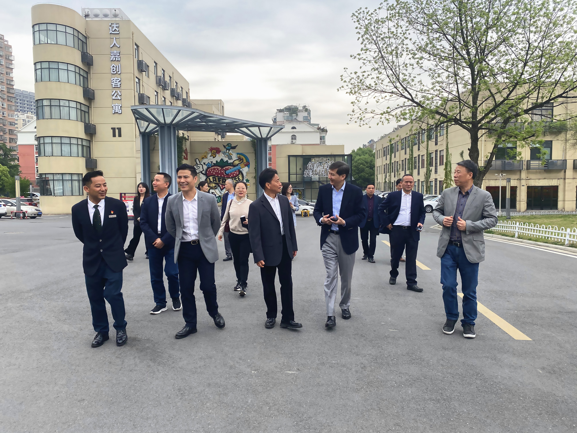杭州市政協副主席、市工商聯主席馮仁強 一行蒞臨廬陽建華文創(chuàng)園考察