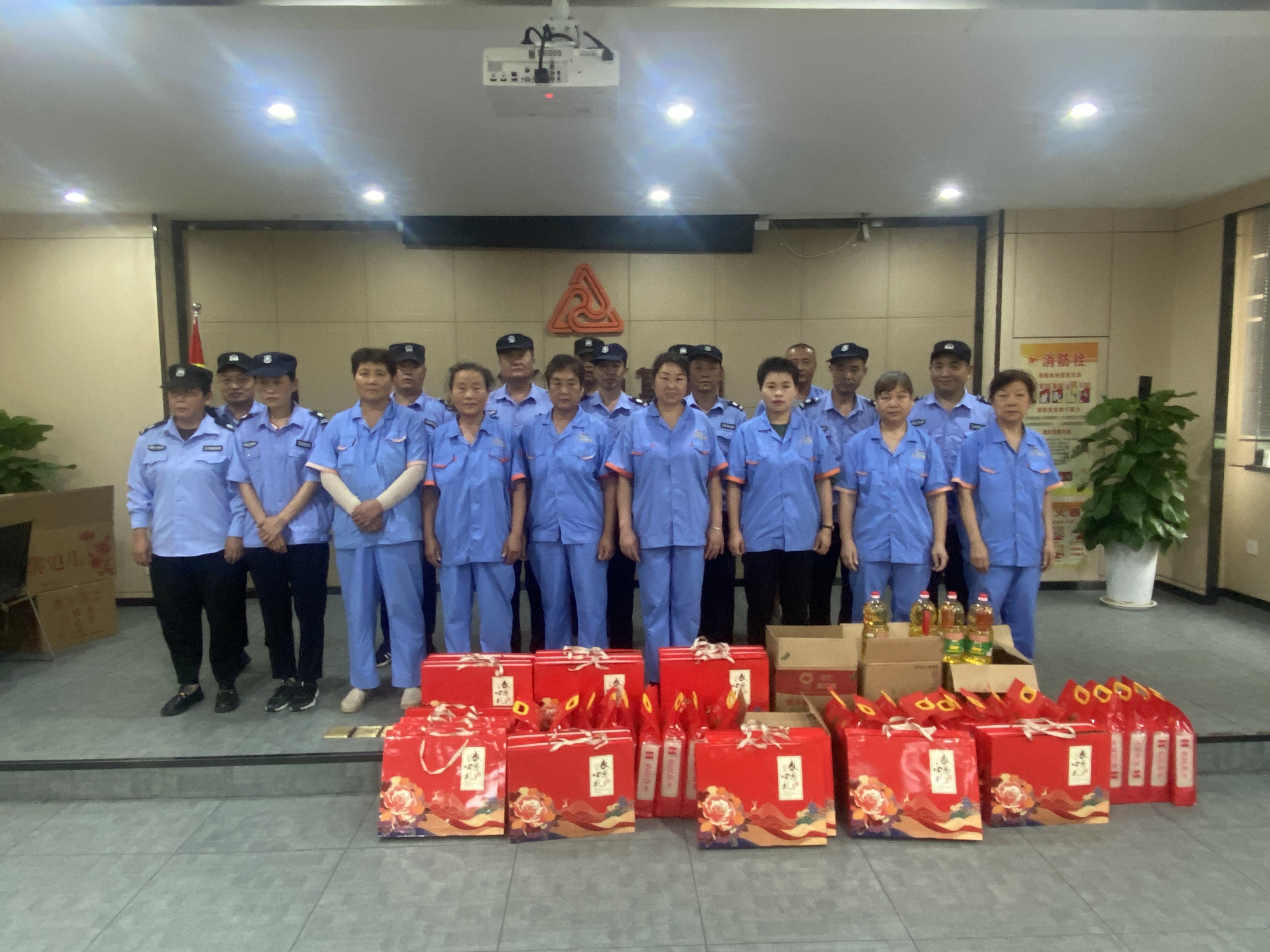 “濃情中秋節，慰問暖人心”——建華文創集團工會開展一線職工慰問活動