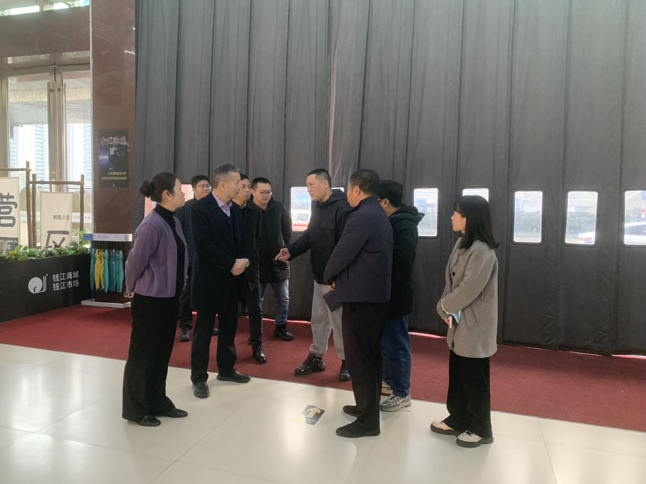 拱墅區(qū)應(yīng)急管理局一行走訪錢(qián)江商城開(kāi)展專業(yè)市場(chǎng)消防安全調(diào)研工作