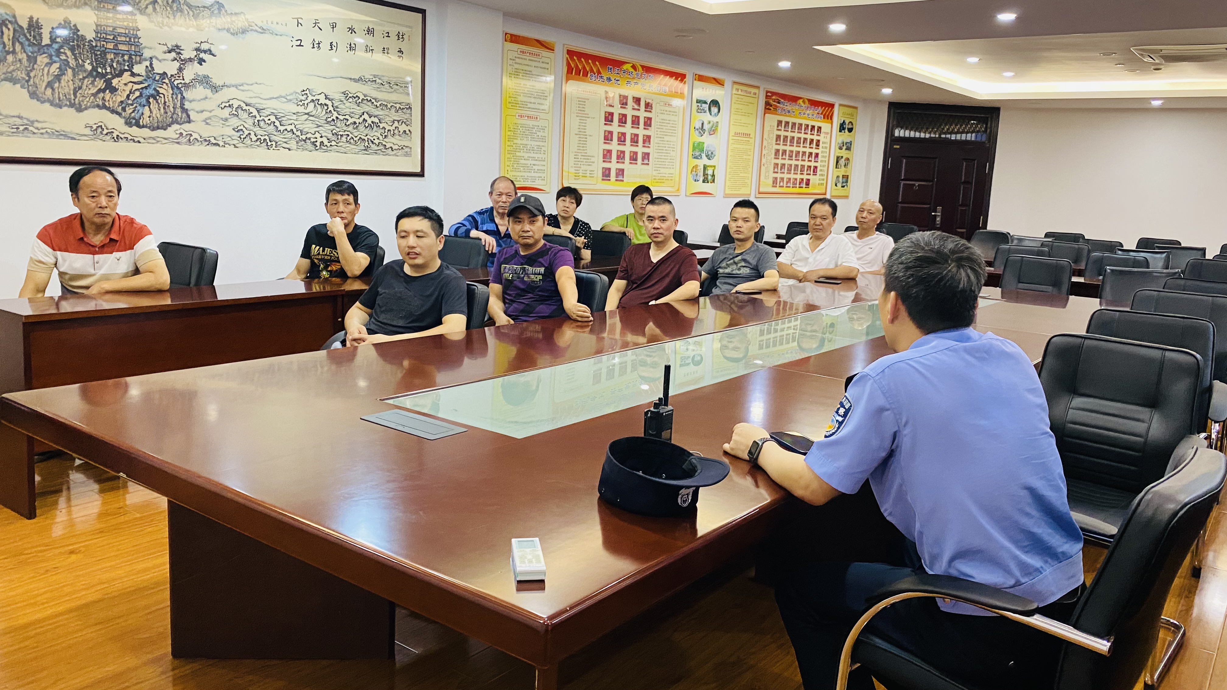 錢江商城聯(lián)合大關派出所開展購銷刀具管理培訓